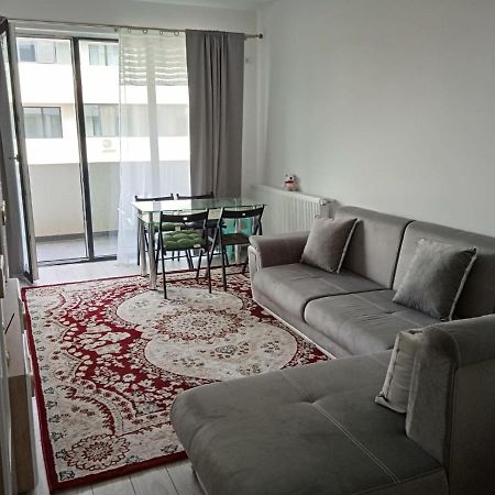 Deluxe 2 Bedroom Apartment With Balcony And Private Parking Bragadiru ภายนอก รูปภาพ