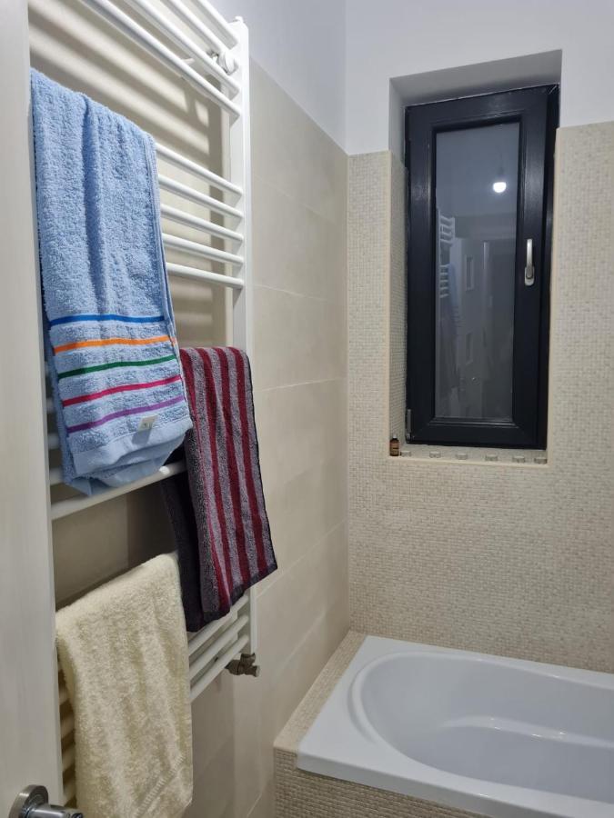 Deluxe 2 Bedroom Apartment With Balcony And Private Parking Bragadiru ภายนอก รูปภาพ