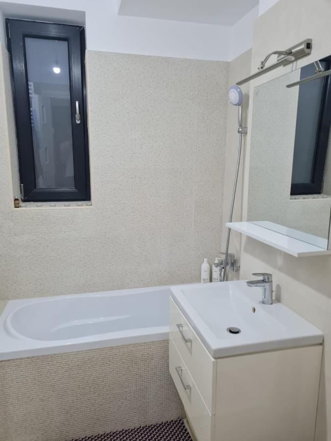 Deluxe 2 Bedroom Apartment With Balcony And Private Parking Bragadiru ภายนอก รูปภาพ